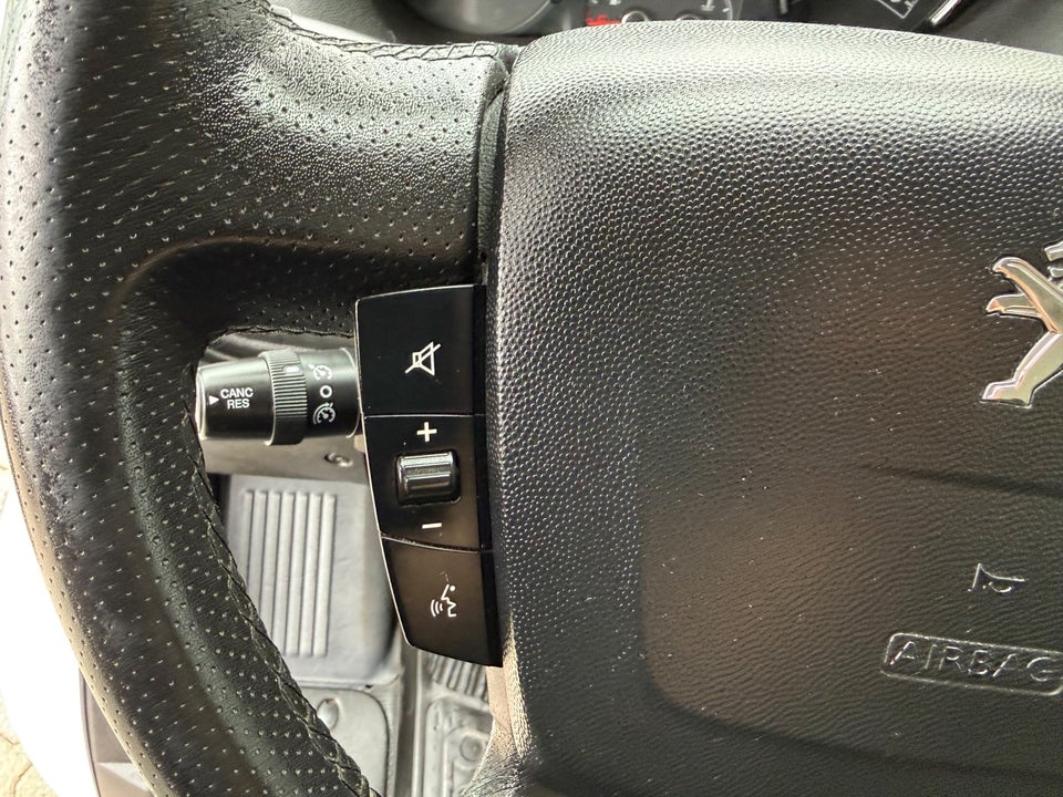 Peugeot Boxer 333 2,2 BlueHDi 140 L3H2 Premium
