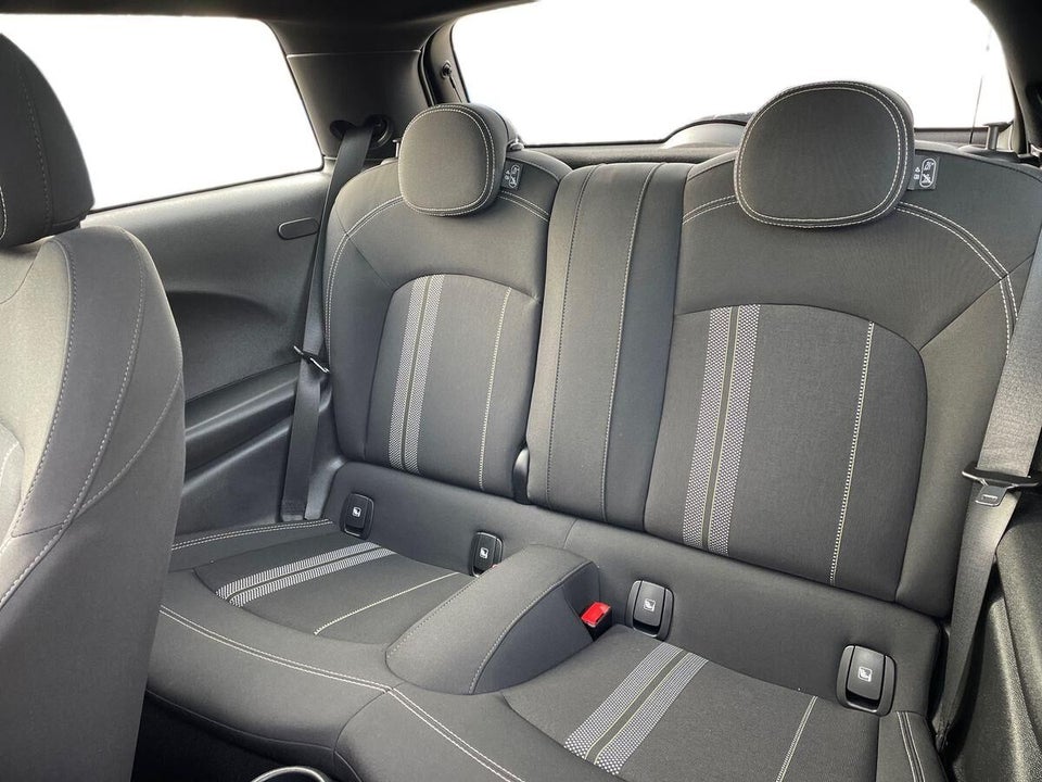 MINI Cooper SE Essential 3d