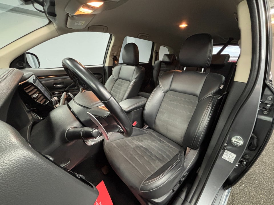 Mitsubishi Outlander 2,4 PHEV Invite CVT 4WD 5d