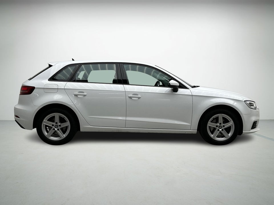 Audi A3 1,6 TDi 116 Sportback 5d