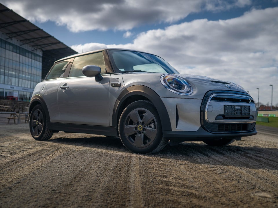 MINI Cooper SE Essential 3d