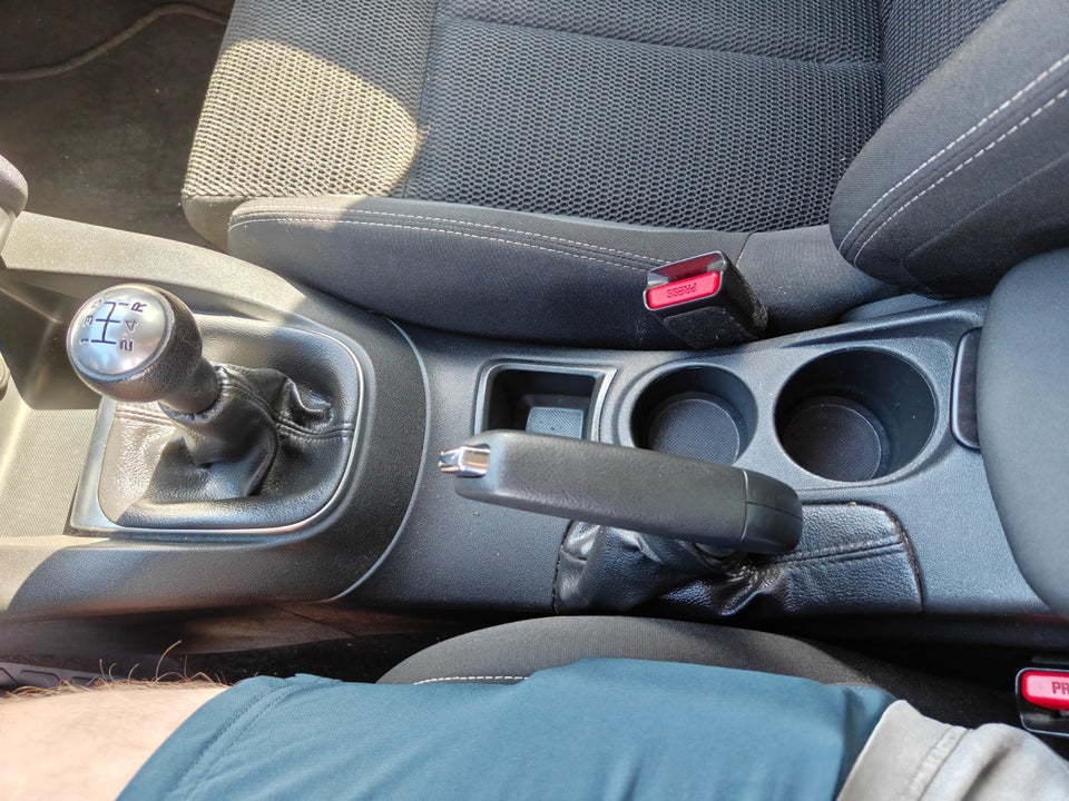 Citroën C4 1,6 BlueHDi 100 Feel Complet 5d