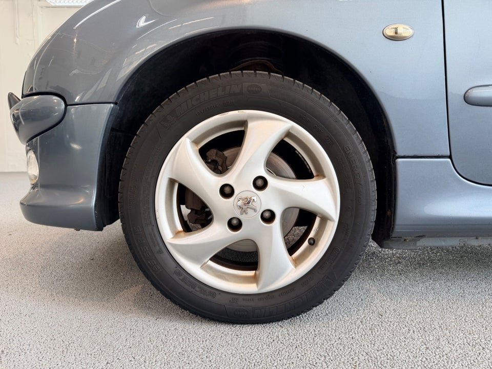 Peugeot 206 1,6 16V CC 2d