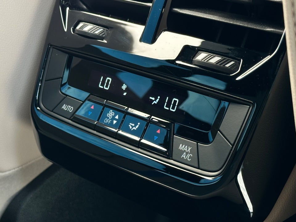 BMW iX xDrive40 Sport 5d