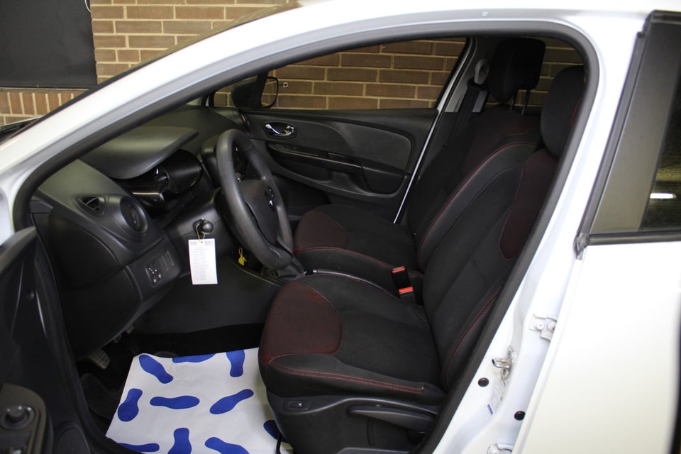 Renault Clio IV 1,2 16V Authentique 5d