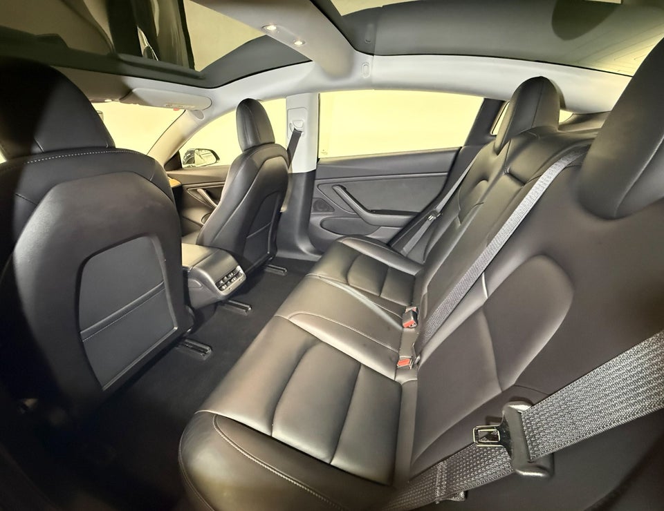 Tesla Model 3 Long Range RWD 4d