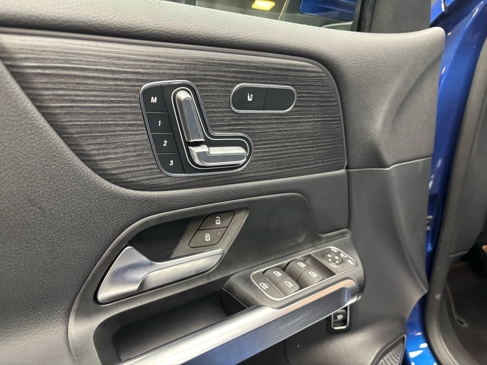 Mercedes EQB300 Progressive 4Matic 7prs 5d