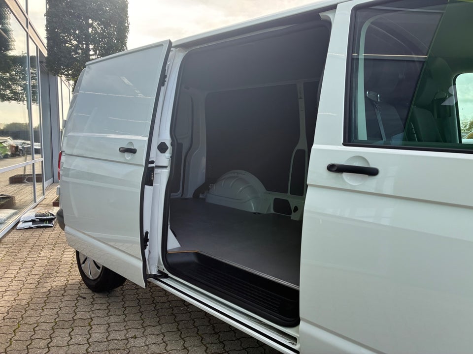 VW Transporter 2,0 TDi 150 Kassevogn DSG lang