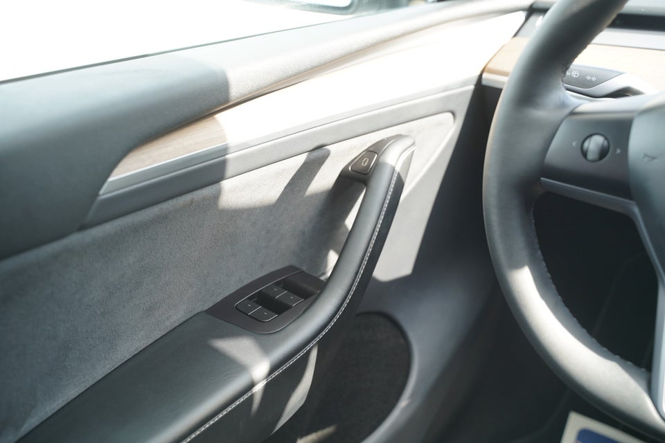 Tesla Model Y RWD 5d