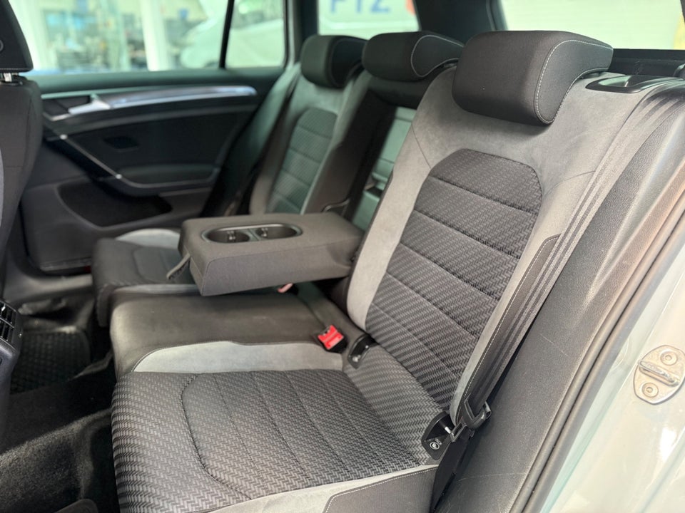 VW Golf VII 1,5 TSi 150 R-line Variant DSG 5d