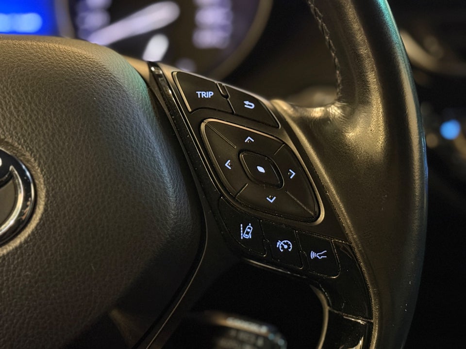 Toyota C-HR 1,8 Hybrid Premium Selected CVT 5d