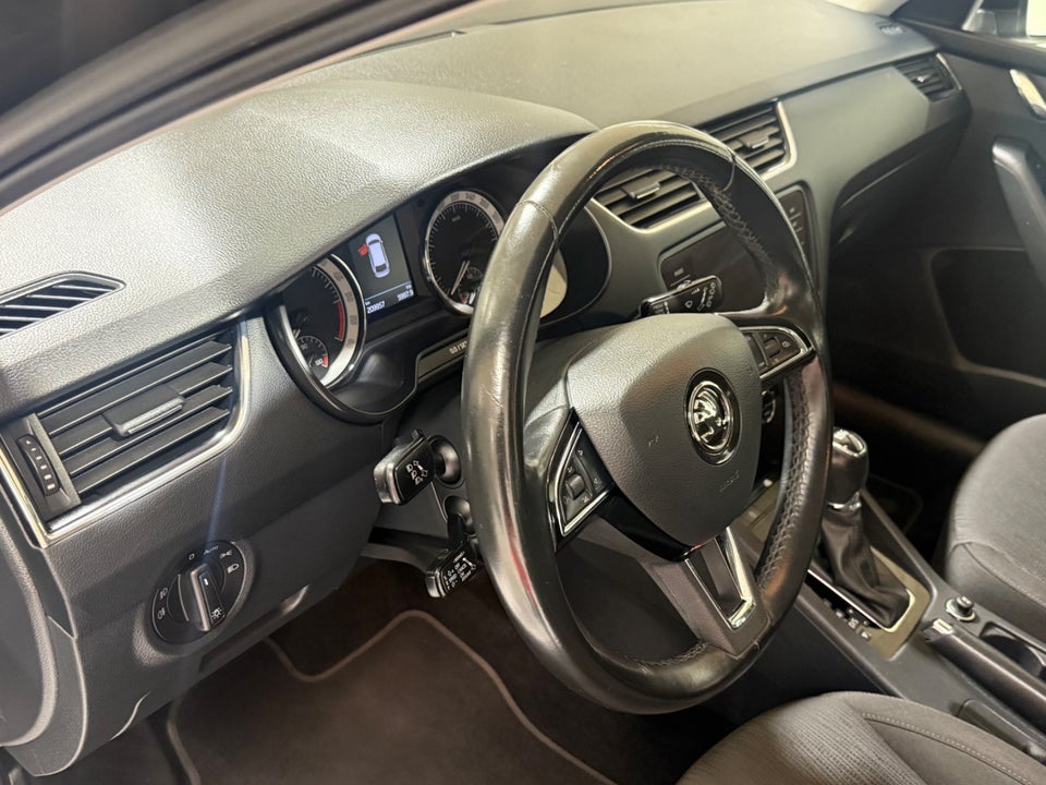 Skoda Octavia 1,6 TDi 115 Style Combi DSG 5d