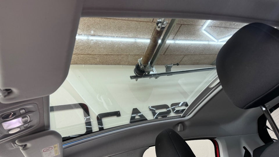 Peugeot 208 1,2 PureTech 110 Signature Sky 5d