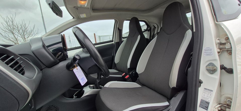 Toyota Aygo 1,0 VVT-i x-wave Sky 5d