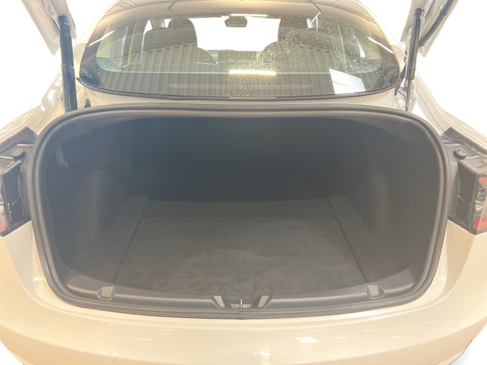 Tesla Model 3 Standard Range+ RWD 4d