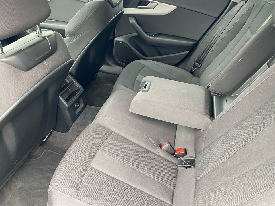 Audi A4 40 TDi Sport Prestige Selection Tour Avant S-tr. 5d