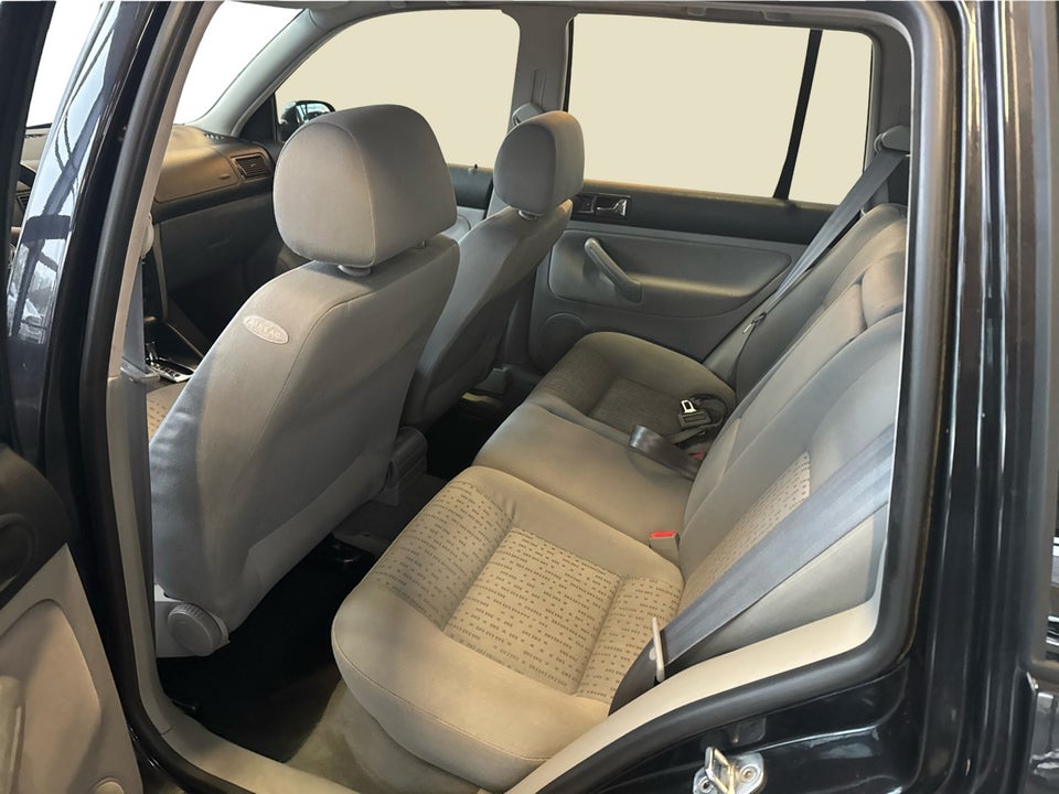 VW Golf IV 1,6 Comfortline Variant aut. 5d