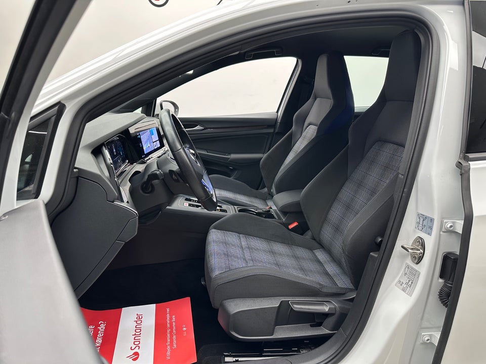 VW Golf VIII 1,4 GTE DSG 5d