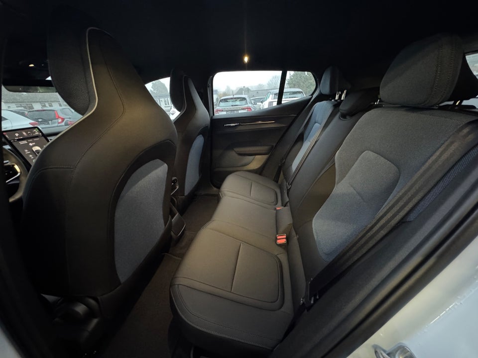 Volvo EX30 Extended Range Plus 5d