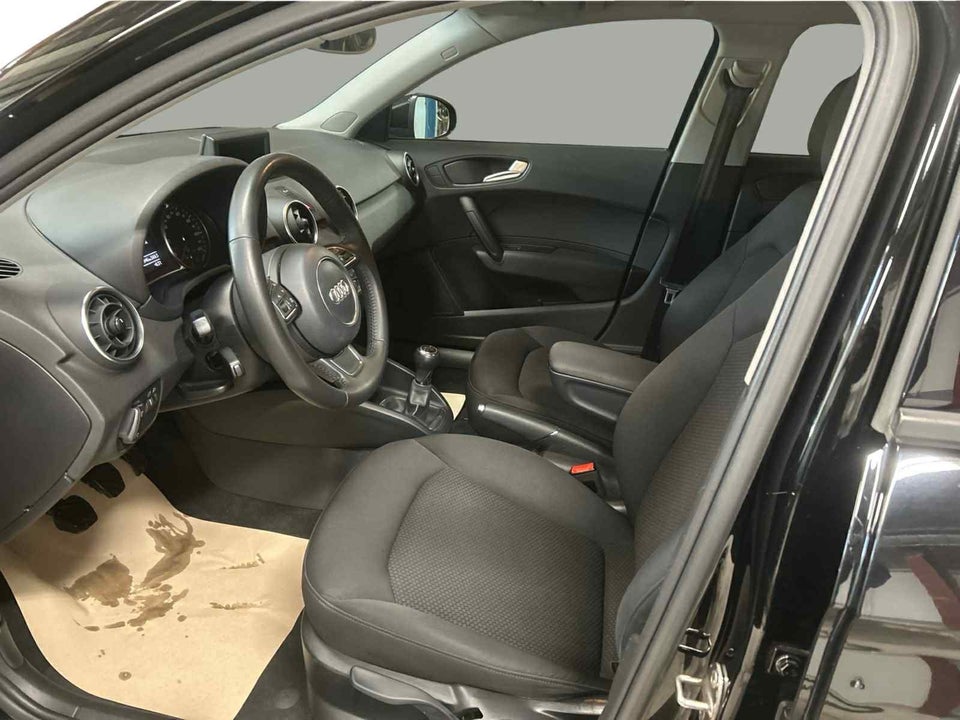 Audi A1 1,4 TFSi 122 Attraction Sportback 5d