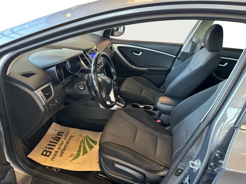 Hyundai i30 1,6 CRDi 110 Premium CW DCT 5d