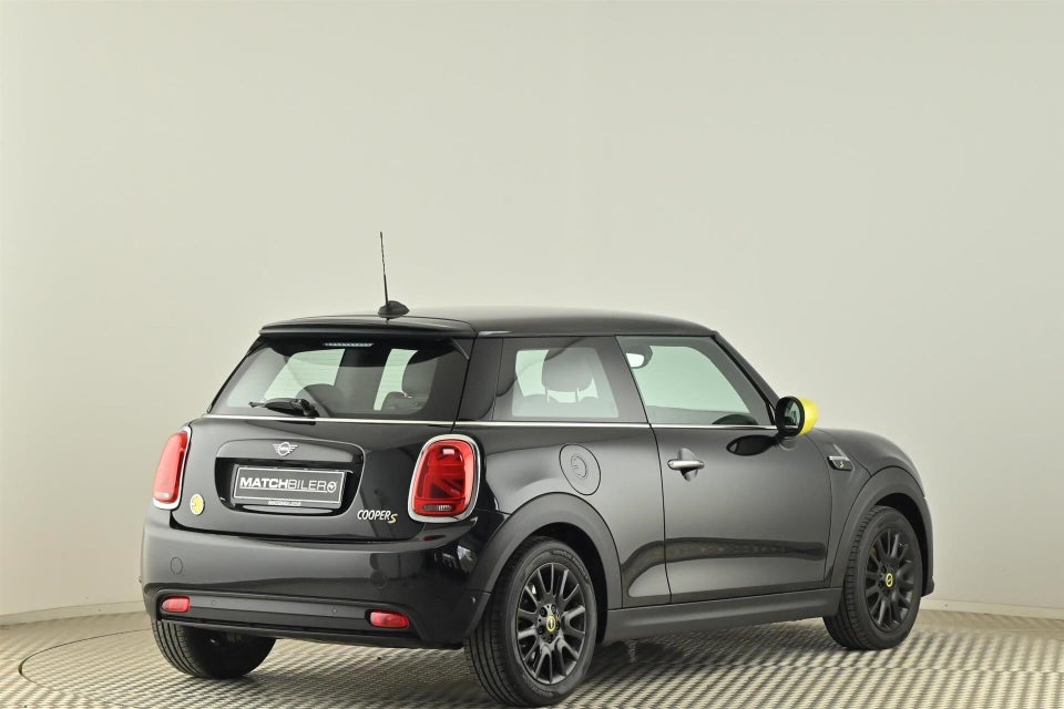 MINI Cooper SE Essential 3d