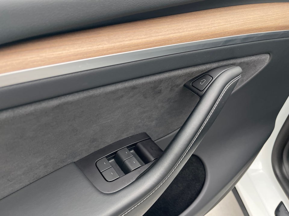 Tesla Model Y Long Range AWD 5d