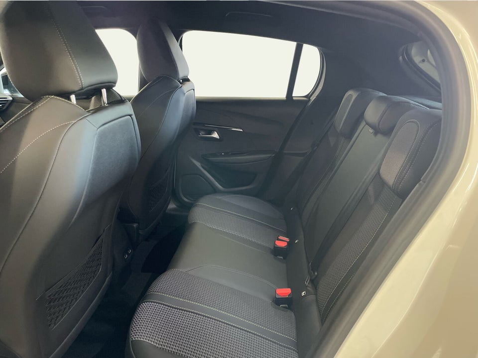 Peugeot e-208 50 GT 5d