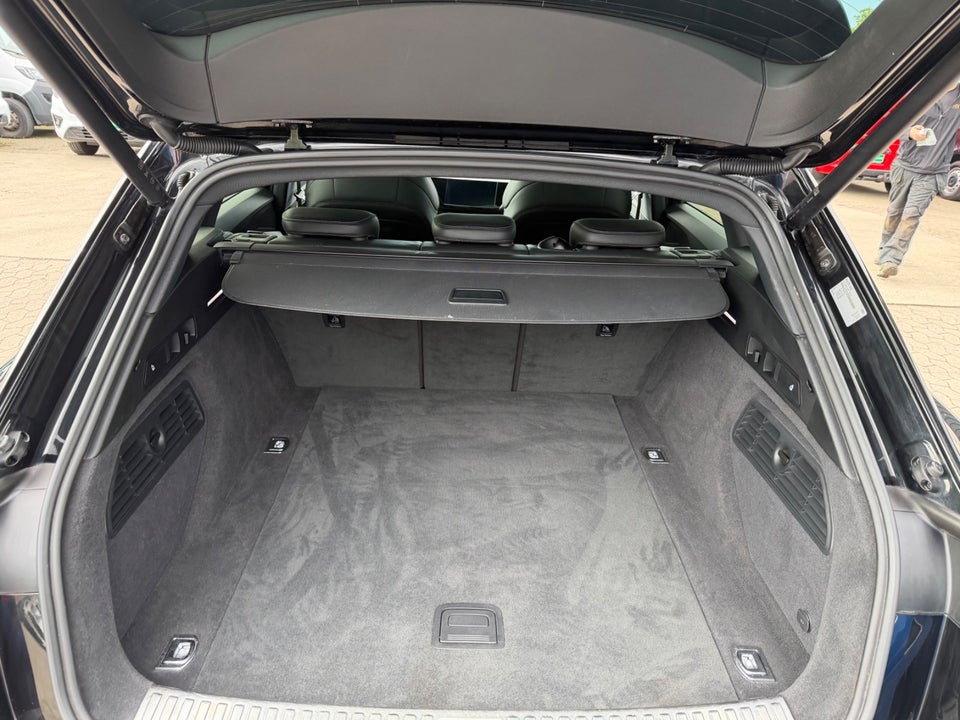 Audi e-tron 55 S-line quattro 5d