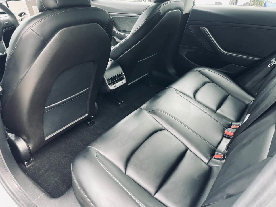 Tesla Model 3 Standard Range+ RWD 4d