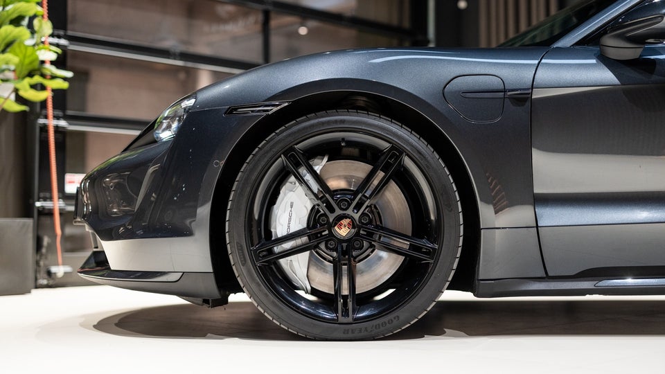 Porsche Taycan Turbo Performance+ 4d