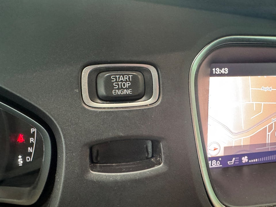 Volvo V40 CC 1,5 T3 152 Momentum aut. 5d