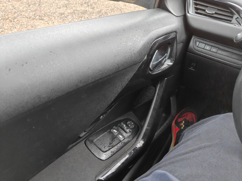 Peugeot 208 1,6 e-HDi 92 Active 5d