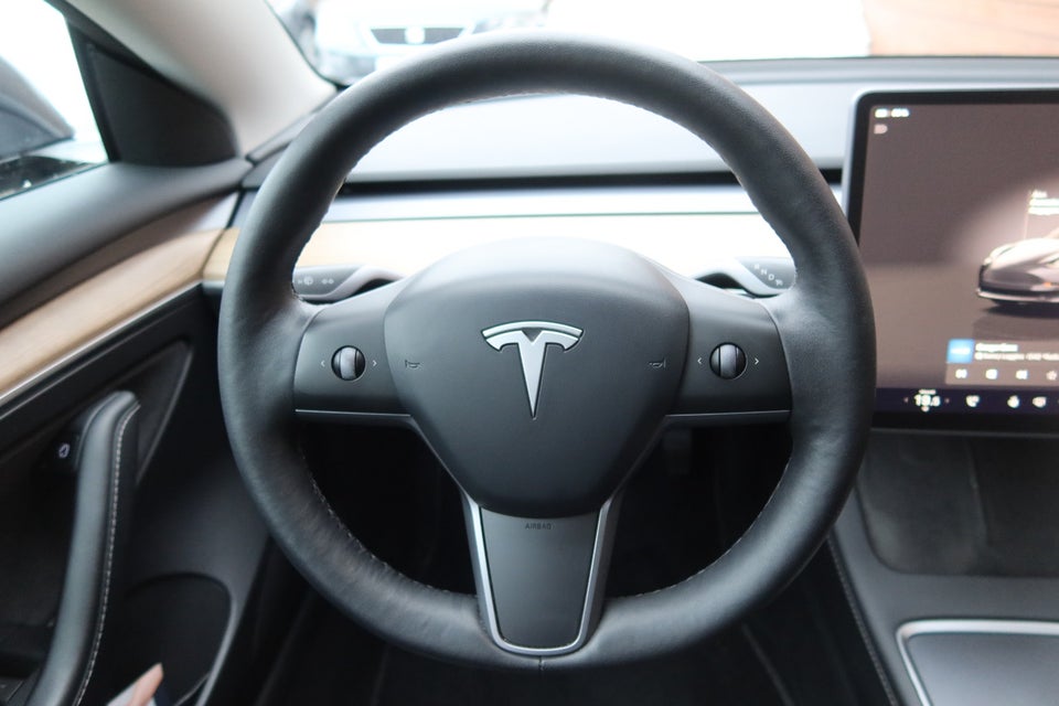 Tesla Model 3 Standard Range+ RWD 4d