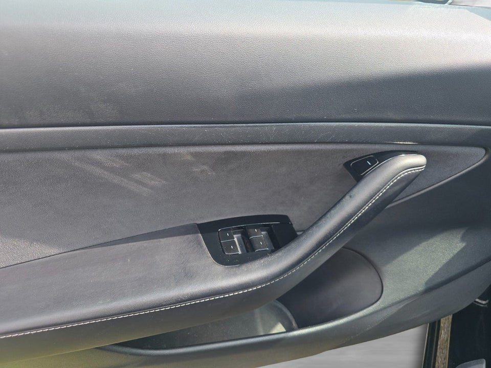 Tesla Model 3 Standard Range+ RWD 4d