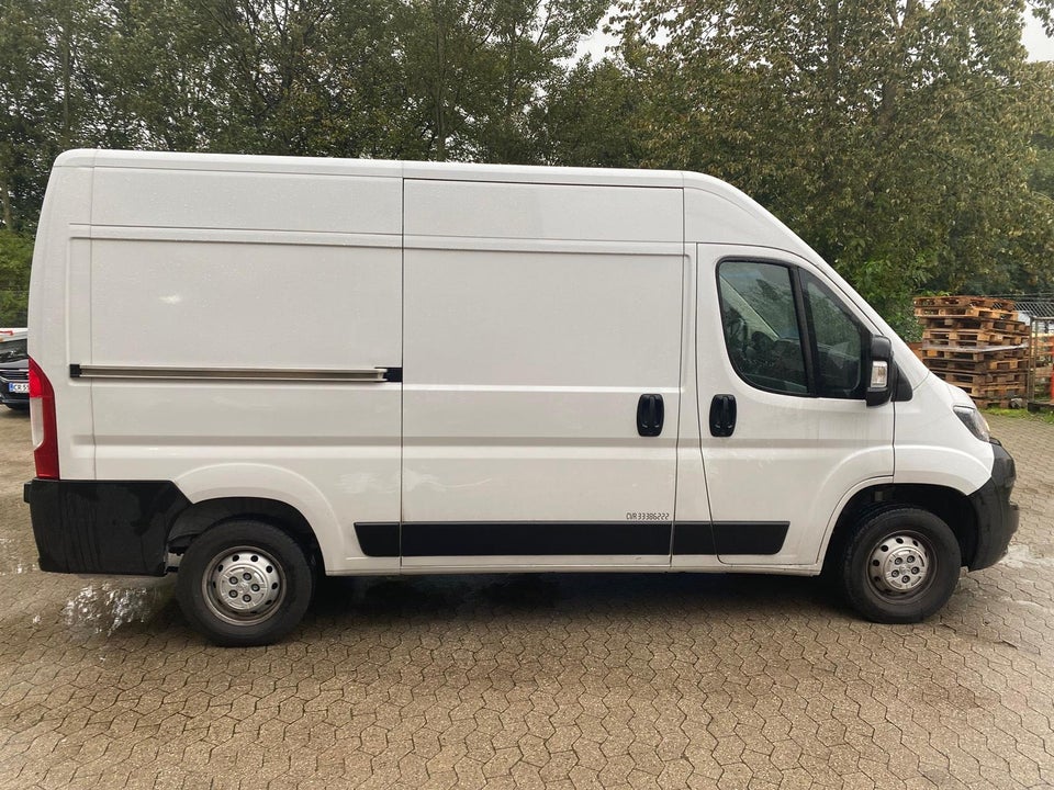 Peugeot Boxer 333 2,2 BlueHDi 140 L2H2 Premium