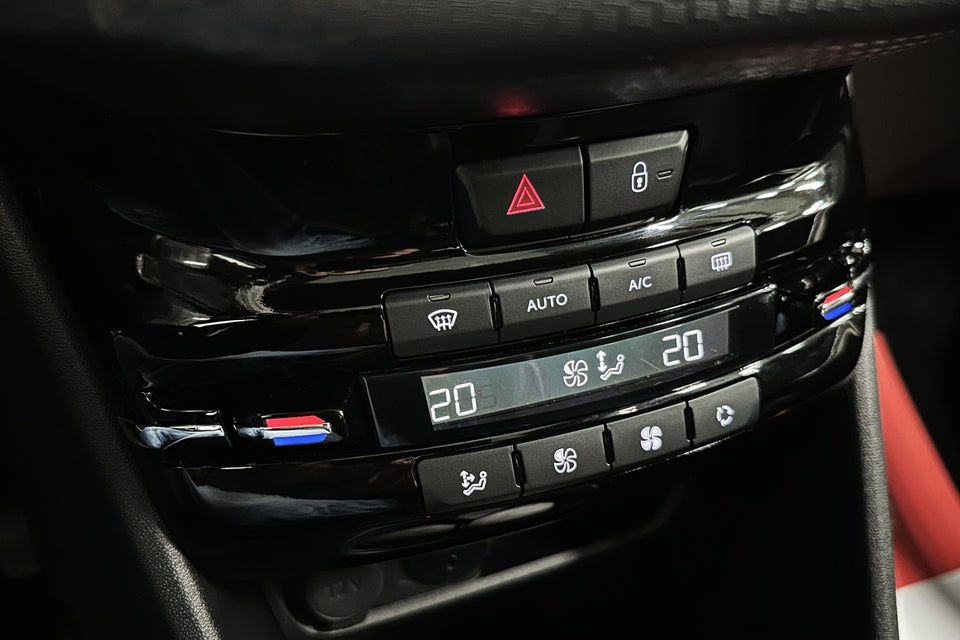 Peugeot 2008 1,2 e-THP 110 Allure Sky 5d