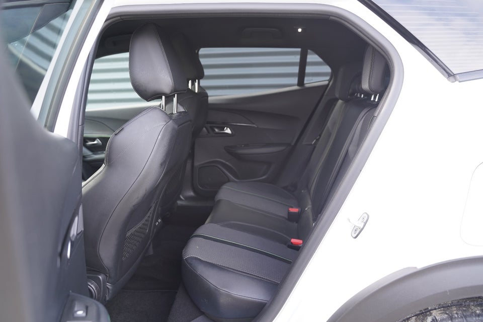 Peugeot e-2008 50 GT 5d