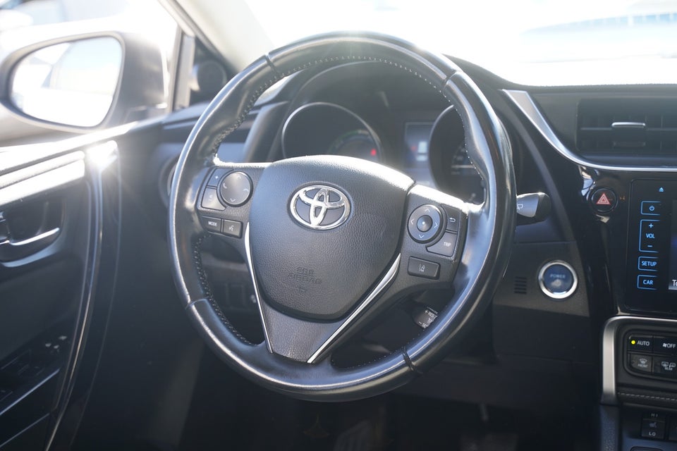 Toyota Auris 1,8 Hybrid H2 Style Touring Sports CVT 5d