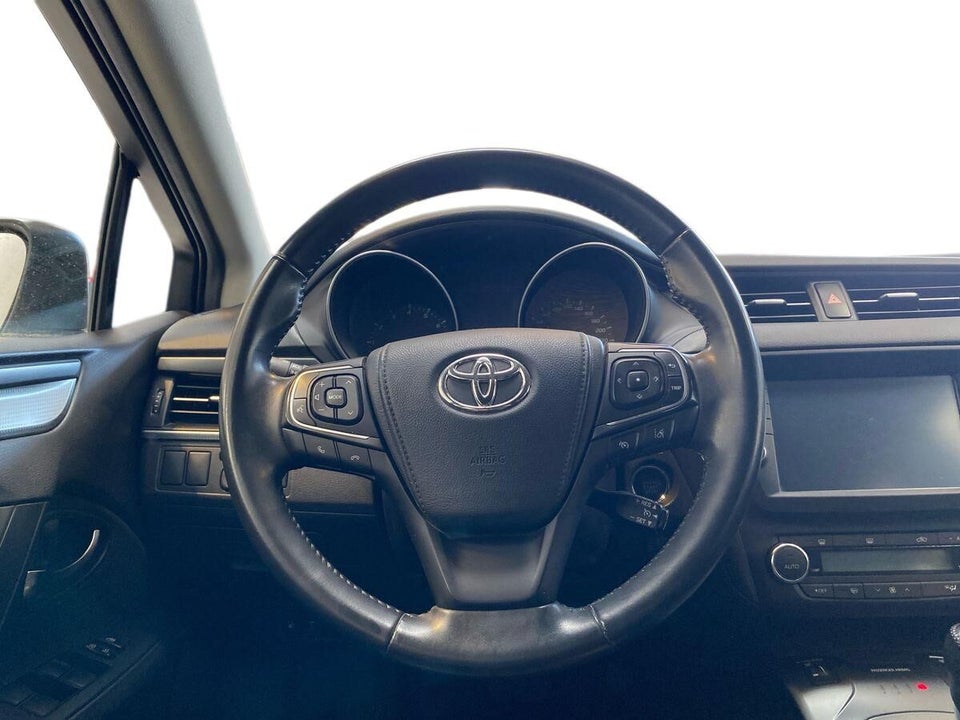 Toyota Avensis 1,8 VVT-i T2 Selected Touring Sports MDS 5d