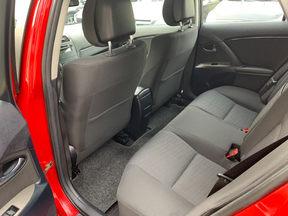 Toyota Avensis 2,0 D-4D T2 stc. 5d