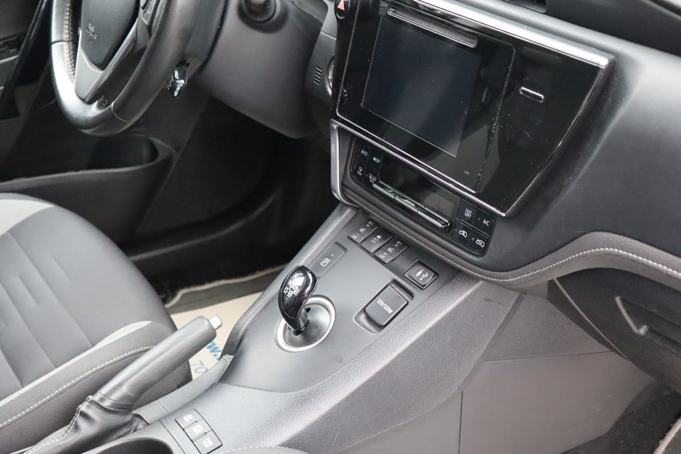 Toyota Auris 1,8 Hybrid Executive CVT 5d