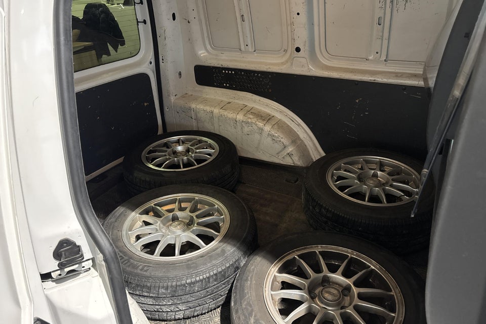 VW Caddy 1,6 TDi 102 BMT Van 4d