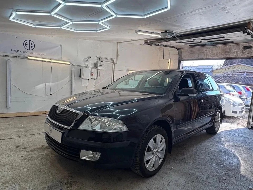 Skoda Octavia 2,0 FSi Ambiente Combi 5d
