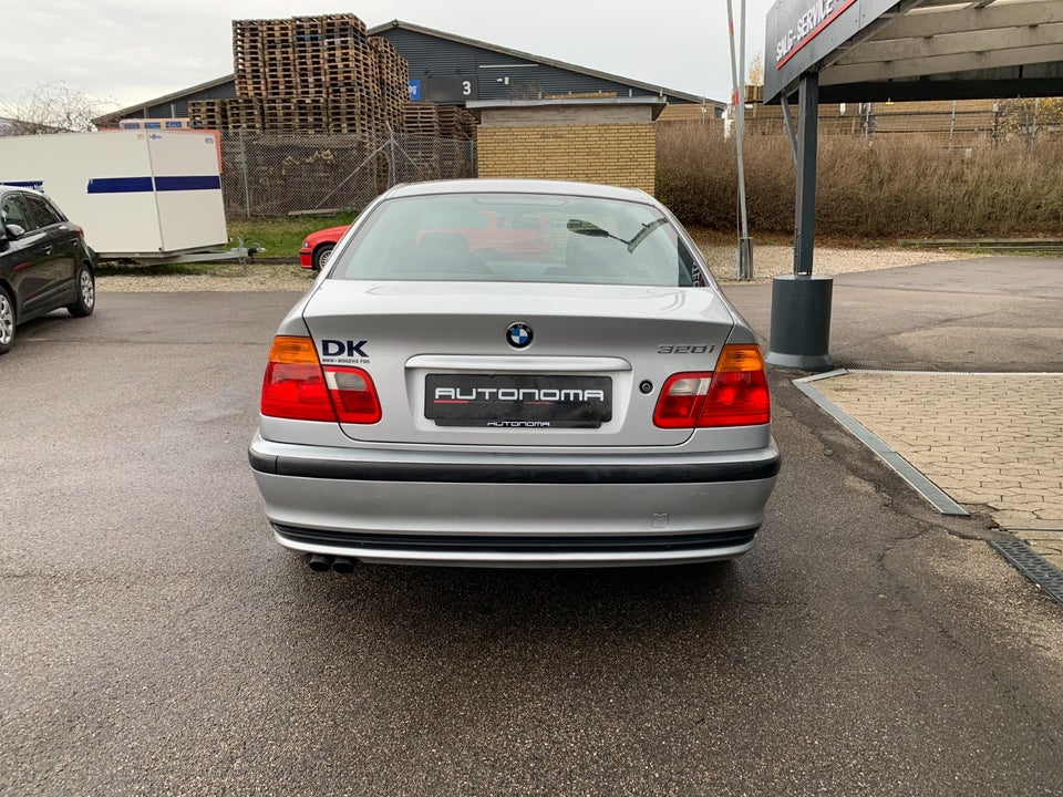 BMW 320i 2,2 aut. 4d