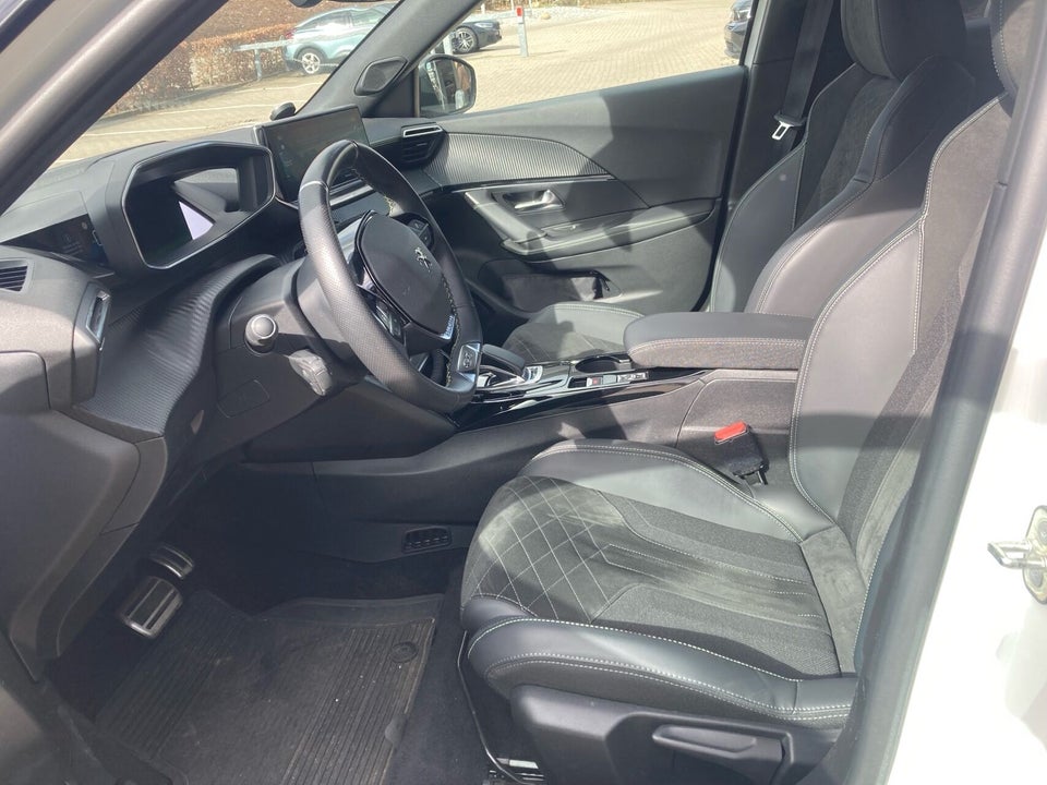 Peugeot e-2008 50 GT 5d