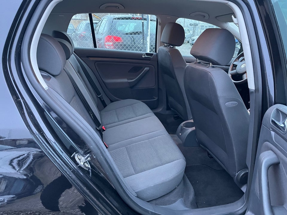 VW Golf V 1,6 FSi Trendline 5d