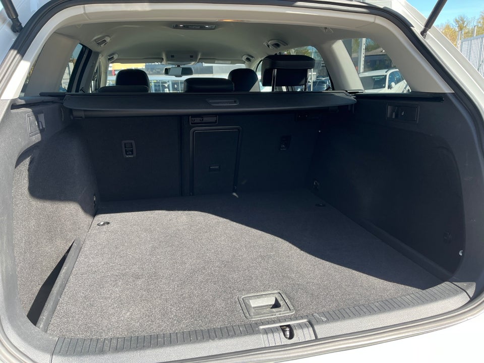 VW Golf VII 1,4 TSi 140 Highline Variant DSG BMT 5d