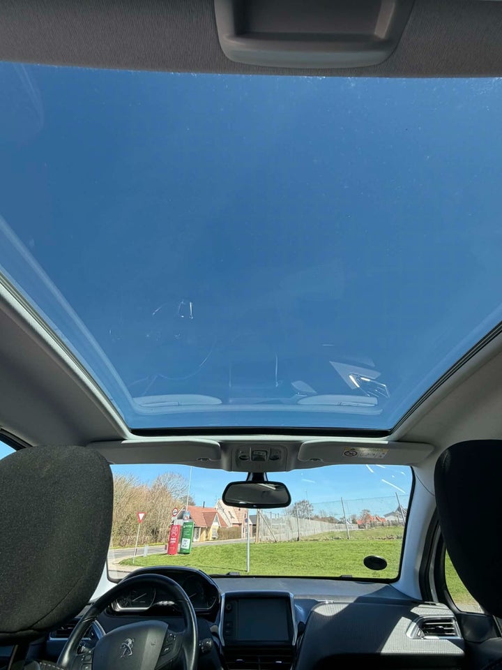 Peugeot 208 1,6 BlueHDi 100 Allure Sky 5d