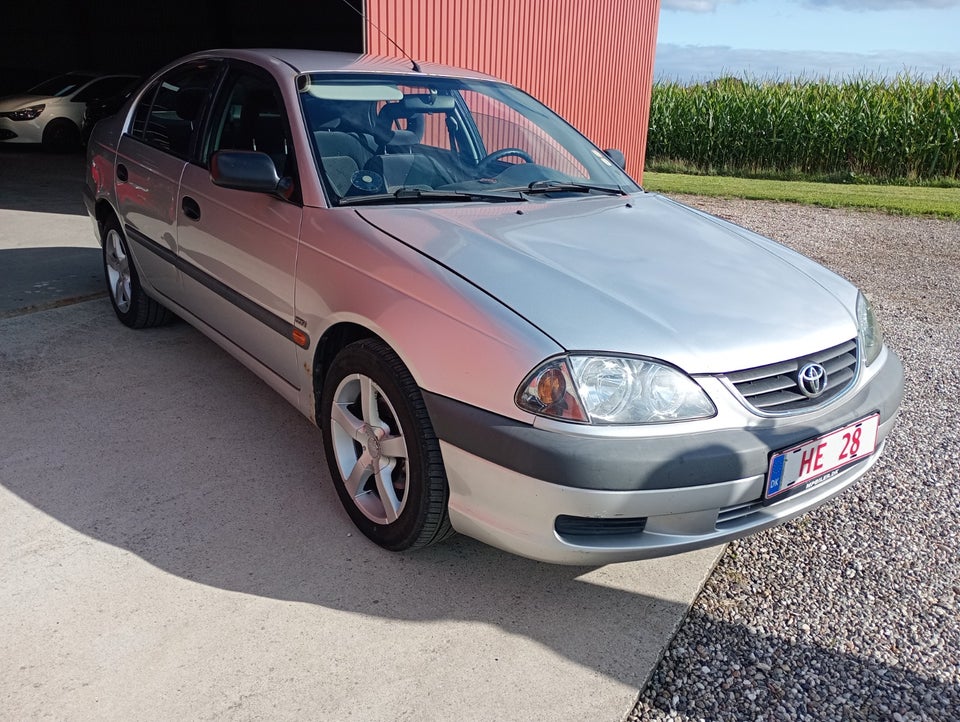 Toyota Avensis 1,8 VVT-i Sol 5d